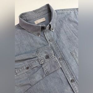 EVERLANE Shirt Mens M Long Sleeve Button Down Minimalist Light Indigo Denim Blue